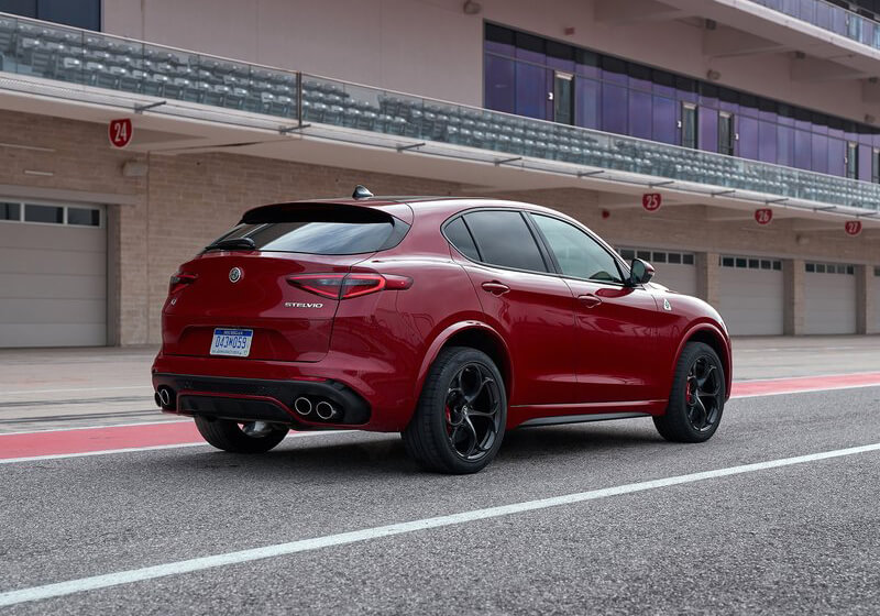 Rent a Alfa Romeo Stelvio Quadrifoglio - Image 8
