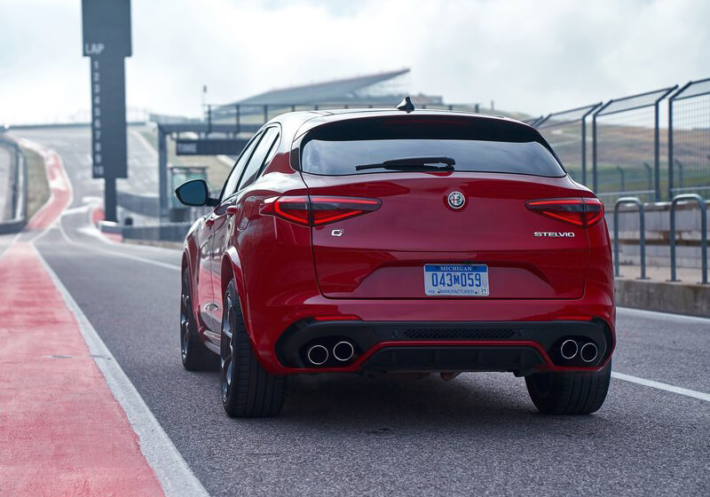 Rent a Alfa Romeo Stelvio Quadrifoglio - Image 9