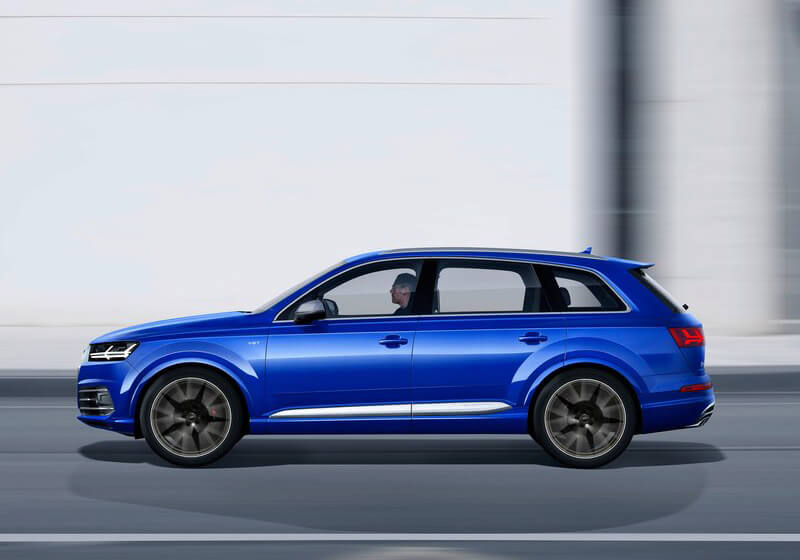 Rent an Audi SQ7 - Image 5