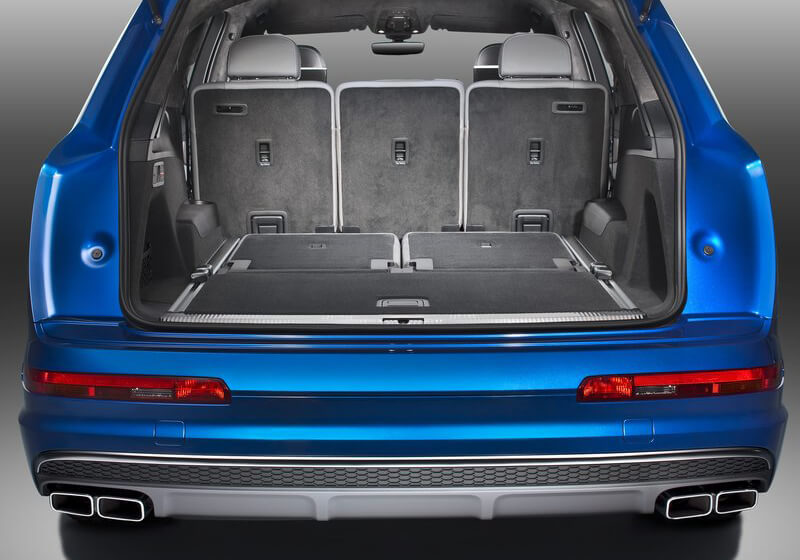 Rent an Audi SQ7 - Image 6
