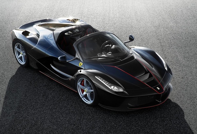 Rent a Ferrari LaFerrari (Chauffeur driven only) - Image 6