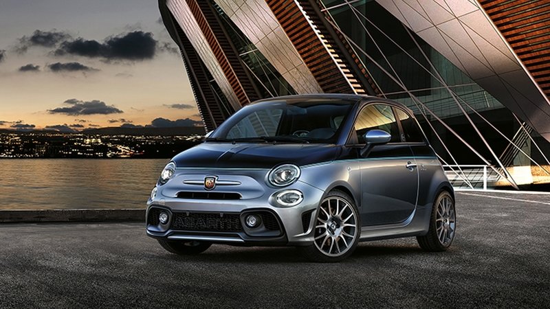 Rent a Fiat Abarth 695 Rivale - Image 2