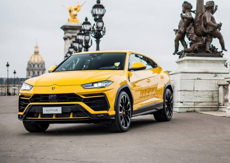Rent a Lamborghini Urus - Image 3
