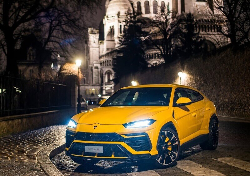 Rent a Lamborghini Urus - Image 5