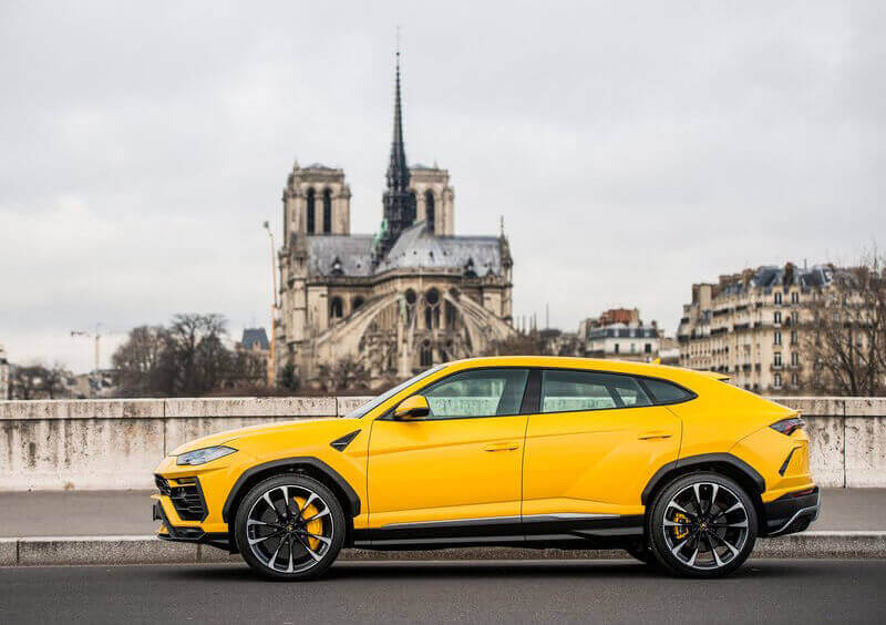 Rent a Lamborghini Urus - Image 7