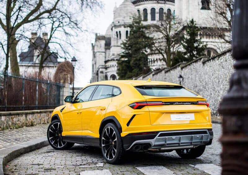 Rent a Lamborghini Urus - Image 8