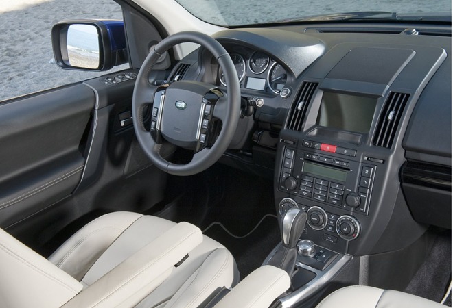 Rent a Land Rover Freelander 2 - Image 5