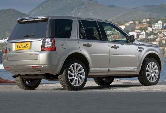 Rent a Land Rover Freelander 2 - Image 2