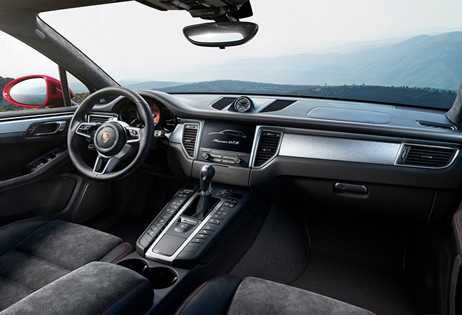 Rent a Porsche Macan - Image 11