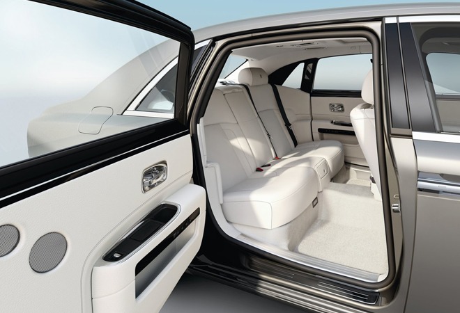 Rent a Rolls Royce Ghost - Image 6