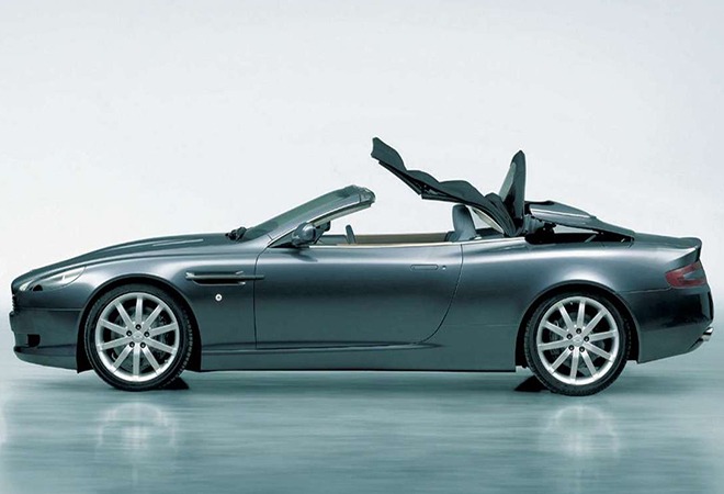 Rent an Aston Martin DB9 Volante - Image 6